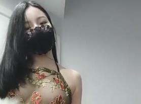 新人校花主播蓝兔子0504一多自慰大秀,扇子舞扭动露出湿漉无毛嫩穴!